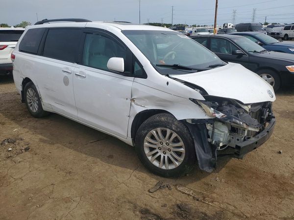 2013 TOYOTA SIENNA