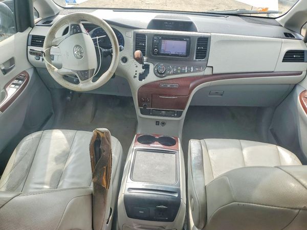 2013 TOYOTA SIENNA
