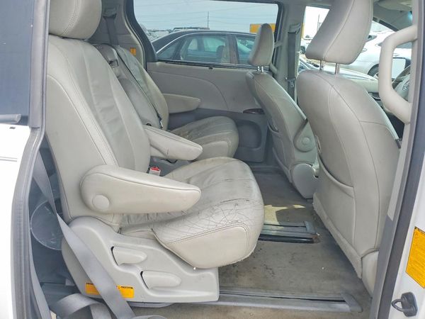 2013 TOYOTA SIENNA