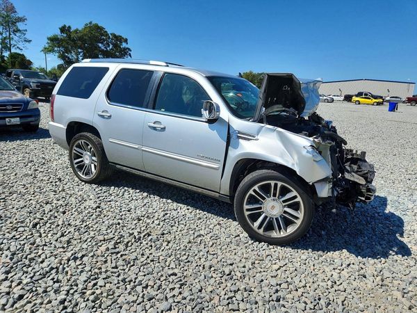 2012 CADILLAC ESCALADE — Passenger 3/4