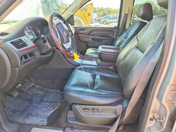 2012 CADILLAC ESCALADE — DENT