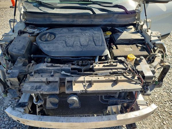 2017 JEEP CHEROKEE — Engine bay