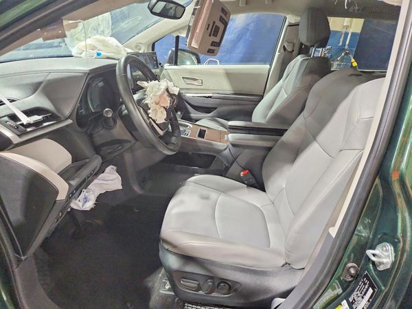 2023 TOYOTA SIENNA XLE — DENT