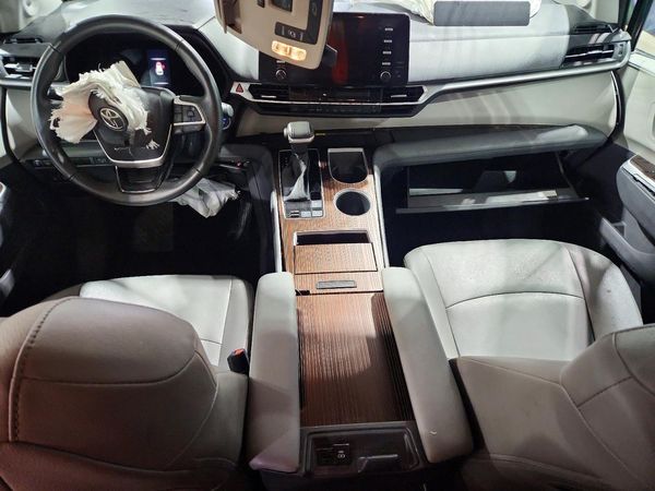 2023 TOYOTA SIENNA XLE — CKPT