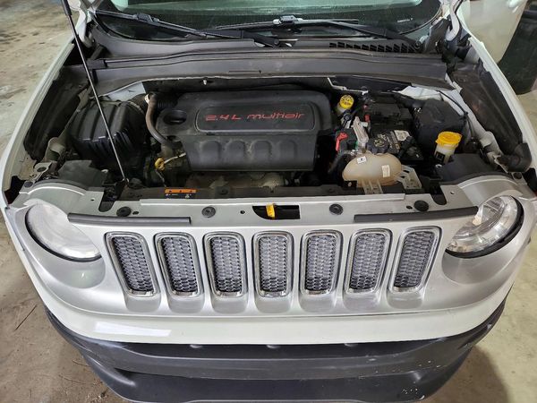 2017 JEEP RENEGADE Limited — Engine bay