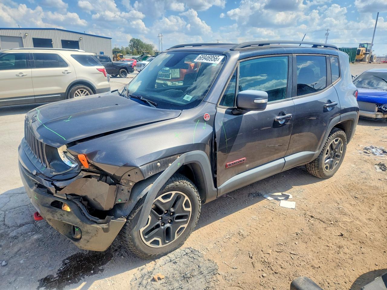 2016 JEEP RENEGADE TRAILHAWK 4X4 — Front 3/4