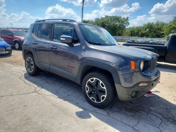 2016 JEEP RENEGADE TRAILHAWK 4X4 — Passenger 3/4