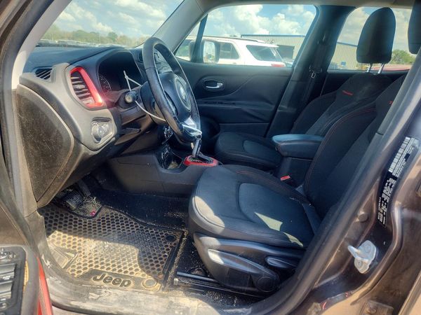 2016 JEEP RENEGADE TRAILHAWK 4X4 — DENT
