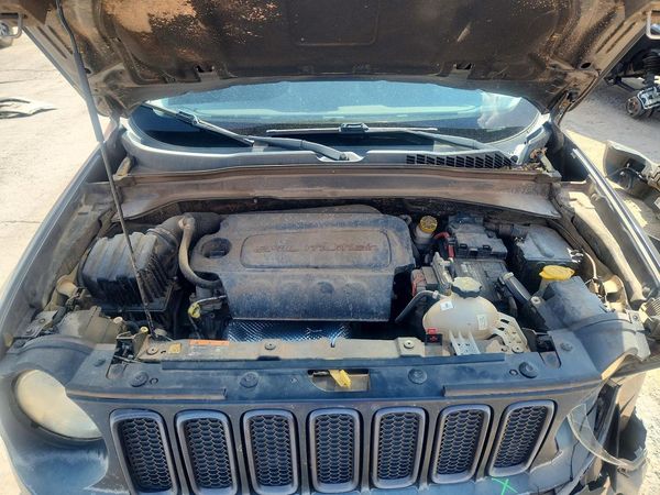 2016 JEEP RENEGADE TRAILHAWK 4X4 — Engine bay