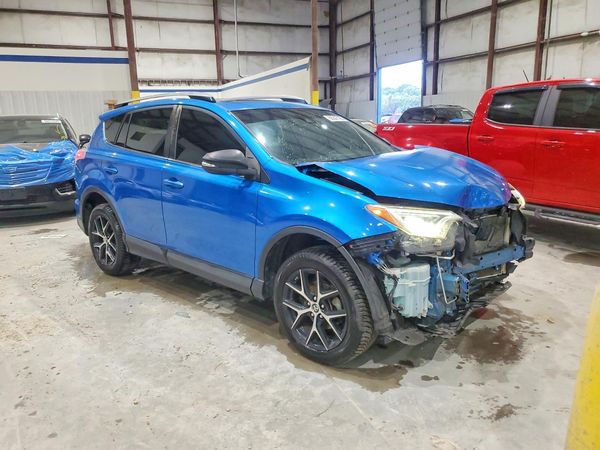 2017 TOYOTA RAV4 SE — Passenger 3/4