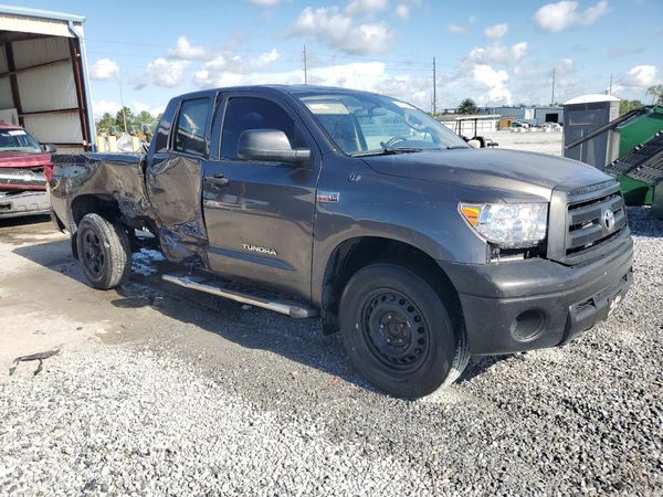 2012 TOYOTA TUNDRA SR5 — Passenger 3/4