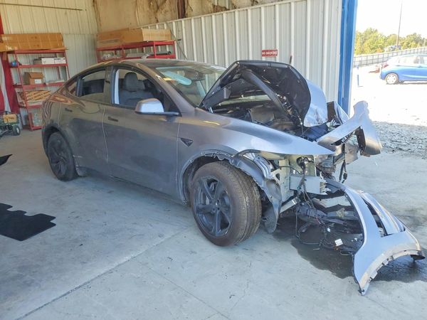 2026 TESLA MODEL Y — Passenger 3/4