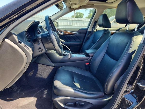 2015 INFINITI Q50 — DENT