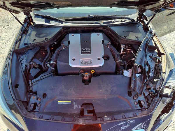 2015 INFINITI Q50 — Engine bay