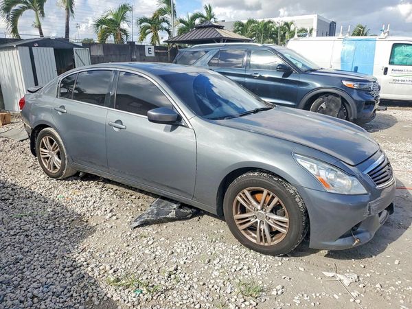 2013 INFINITI G37