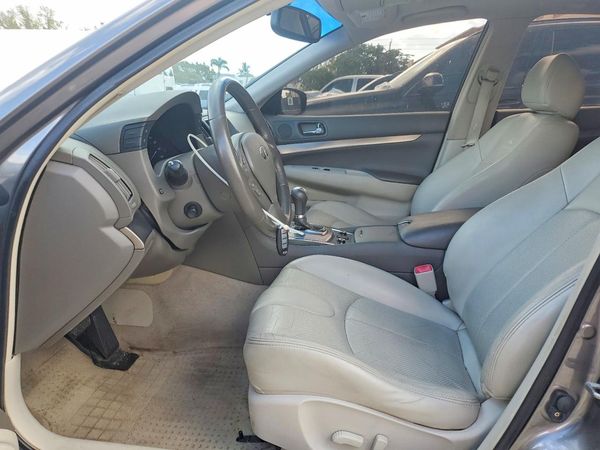 2013 INFINITI G37