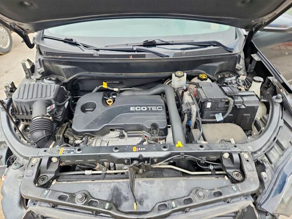 2019 CHEVROLET EQUINOX LT (1LT) — Engine bay