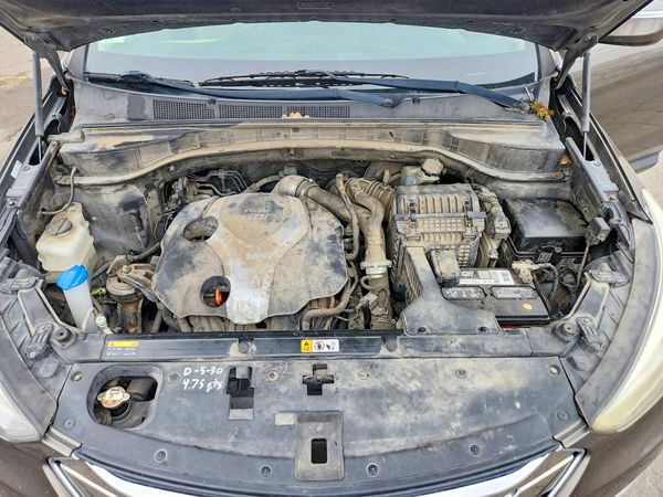 2013 HYUNDAI SANTA FE — Engine bay
