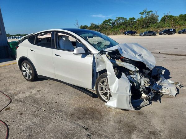 2021 TESLA MODEL Y — Passenger 3/4