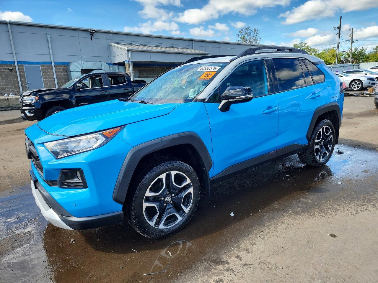 2019 TOYOTA RAV4 — Front 3/4
