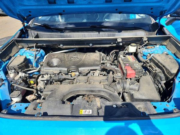2019 TOYOTA RAV4 — Engine bay