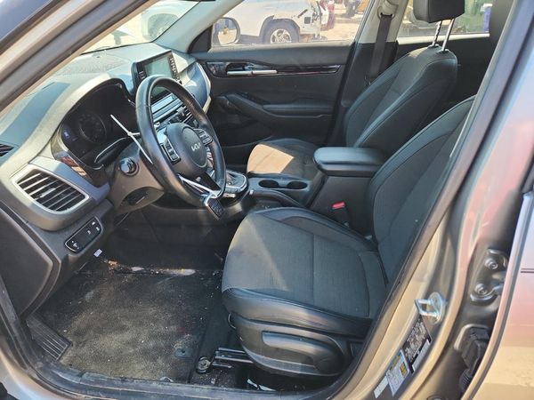 2023 KIA SELTOS — DENT