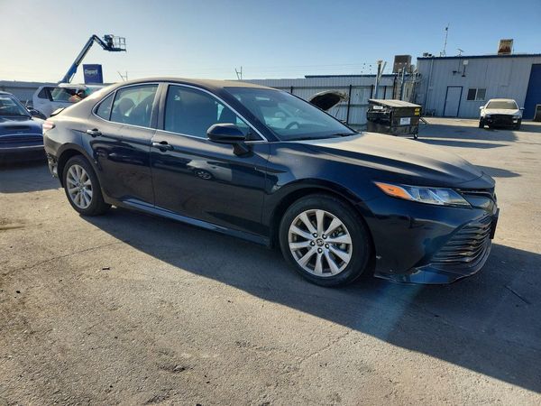 2018 TOYOTA CAMRY L/LE/SE/XLE — Passenger 3/4