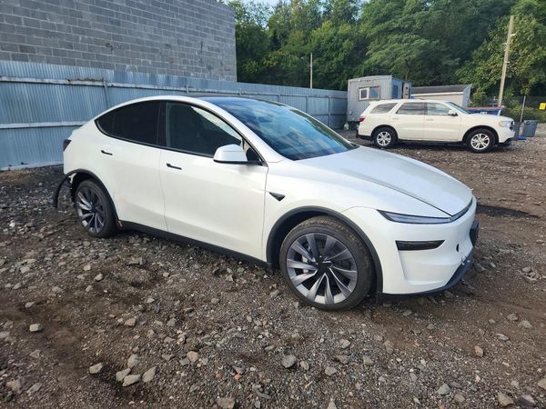 2026 TESLA MODEL Y — Passenger 3/4