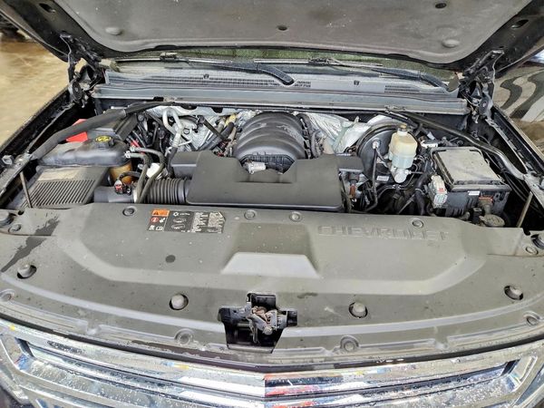 2015 CHEVROLET TAHOE LTZ — Engine bay