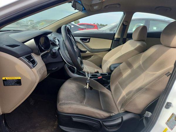 2016 HYUNDAI ELANTRA — DENT