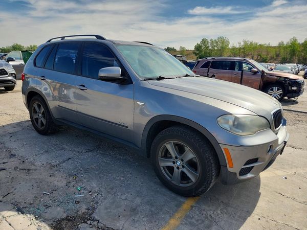 2012 BMW X5 xDrive35i — Passenger 3/4