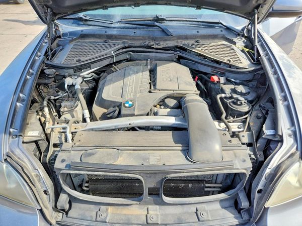 2012 BMW X5 xDrive35i — Engine bay