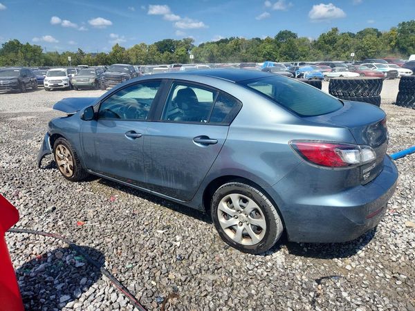 2013 MAZDA 3 SV/Base