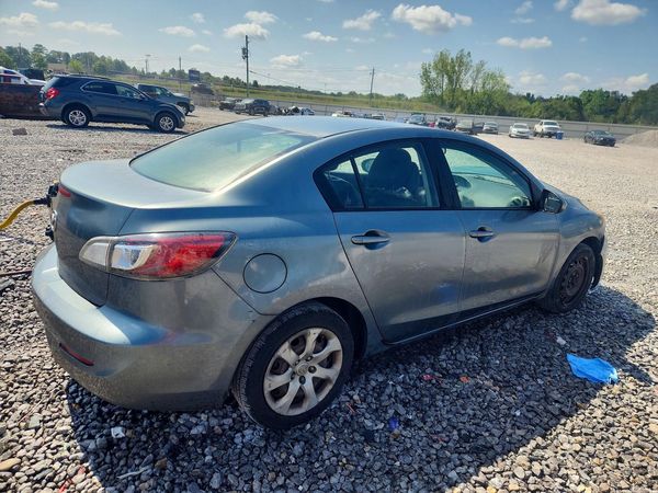 2013 MAZDA 3 SV/Base
