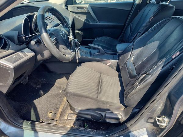 2013 MAZDA 3 SV/Base