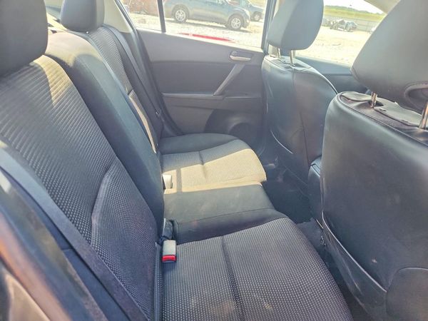 2013 MAZDA 3 SV/Base