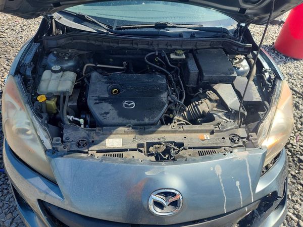 2013 MAZDA 3 SV/Base