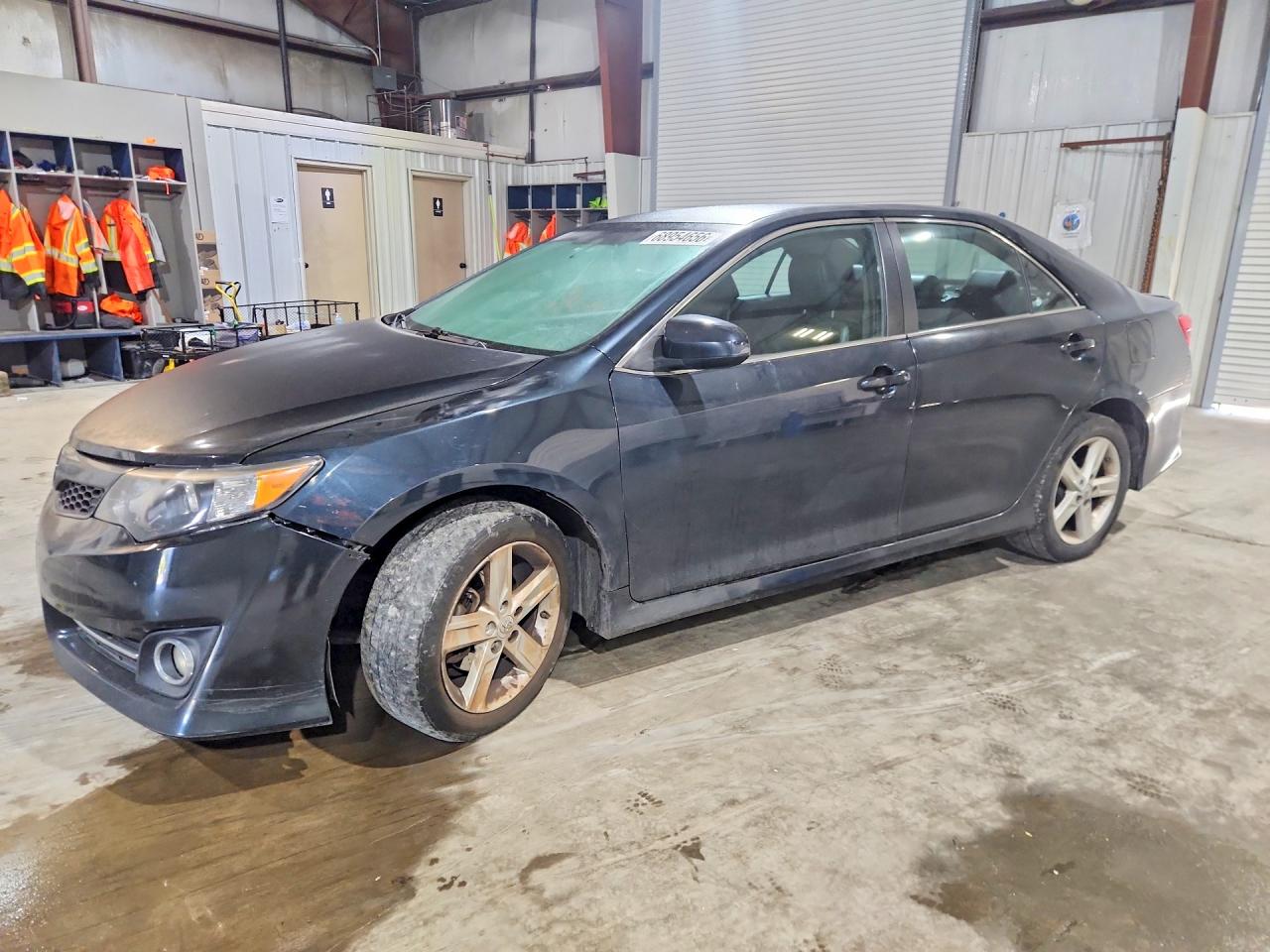 2013 TOYOTA CAMRY — Front 3/4