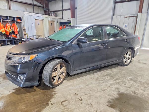 2013 TOYOTA CAMRY — Front 3/4