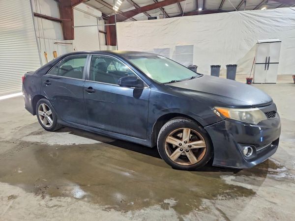 2013 TOYOTA CAMRY — Passenger 3/4