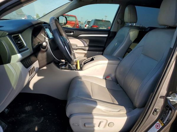 2015 TOYOTA HIGHLANDER — DENT