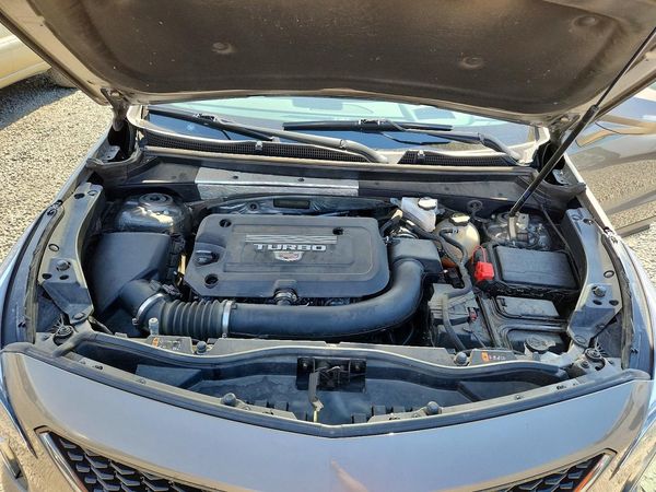 2020 CADILLAC XT4 — Engine bay