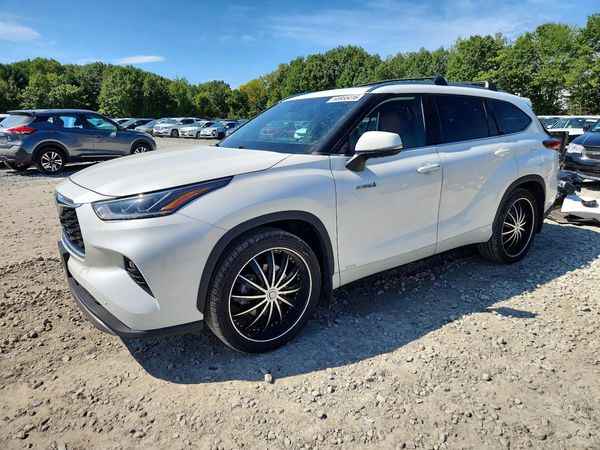 2021 TOYOTA HIGHLANDER — Front 3/4