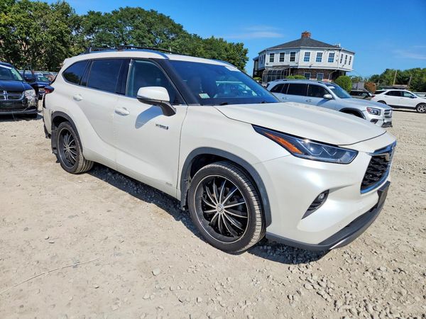 2021 TOYOTA HIGHLANDER — Passenger 3/4
