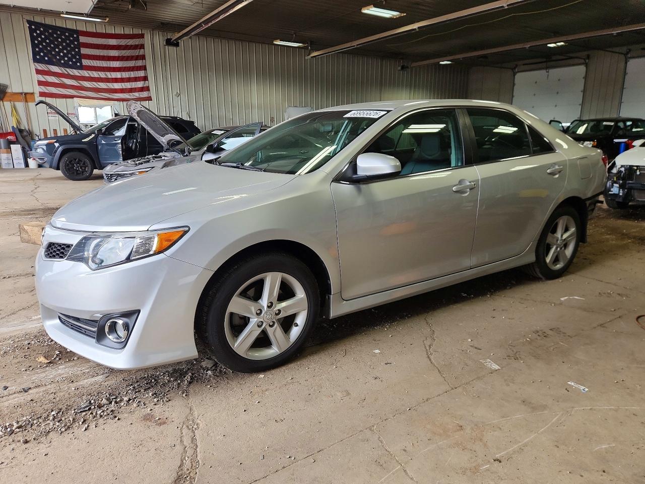 2014 TOYOTA CAMRY — Front 3/4