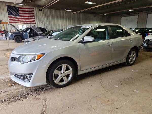 2014 TOYOTA CAMRY — Front 3/4