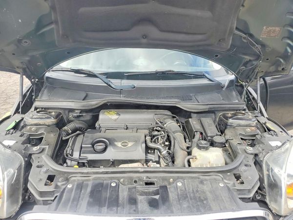 2013 MINI COOPER — Engine bay