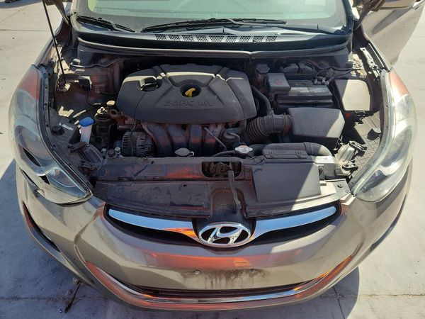 2013 HYUNDAI ELANTRA — Engine bay