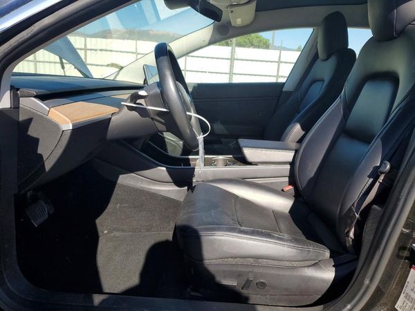 2018 TESLA MODEL 3 — DENT