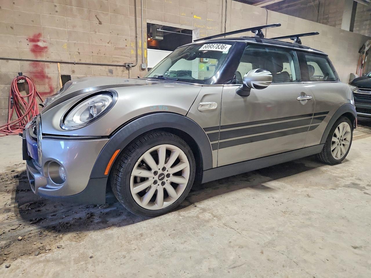 2017 MINI COOPER — Front 3/4